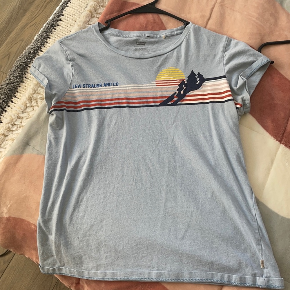 Levi women’s tee
